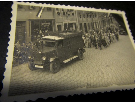 Festumzug mit Oldtimer Opel Blitz, 30er Jahre (9210)